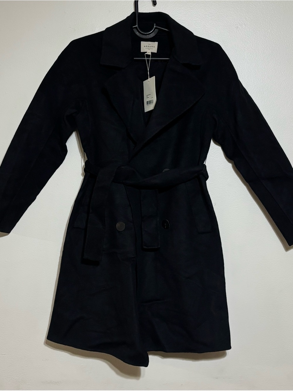 MANTEAUTAYLOR
NOIR SEZANE comes with a free gift